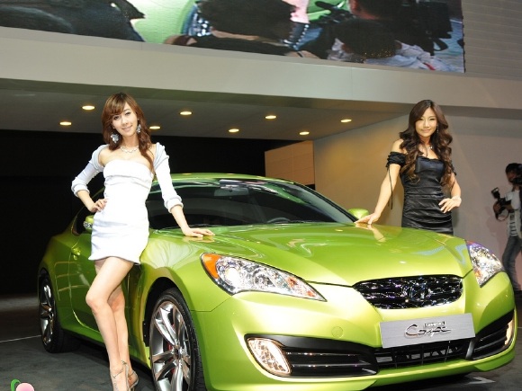 Korea girls and cars