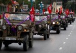 Đám rước dâu bằng toàn xe Jeep cổ ở Quảng Ninh