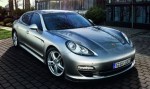 Cayenne và Panamera hút khách cho Porsche