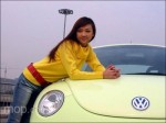 Duyên dáng kiều nữ và xe Volkswagen