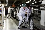 Honda cắt giảm một nửa sản xuất tại Nhật