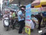 Một lít xăng chạy được 65 - 80 km.