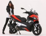 Piaggio trình làng Aprilia SR Max