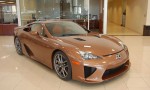 Lexus LFA 2012 màu lạ tìm chủ trực tuyến