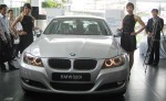 BMW tặng phí đăng ký, bảo hiểm để "câu" khách mua xe