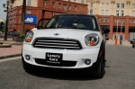 Xe 4 cửa đầu tiên của mini: Không hề mini!