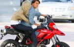 Tom Cruise trổ tài với Ducati