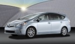 Toyota Prius V có giá 28.600 USD