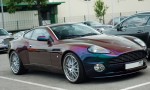 Aston Martin Vanquish màu lạ