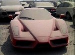 Ferrari Enzo bị bỏ rơi tại Trung Đông