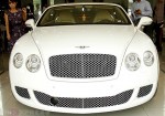 Video: Hoàng Thùy Linh cưỡi Bentley 8 tỷ đi đón người yêu