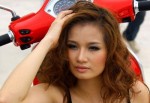 Cao Thùy Dương khoe dáng bên Vespa LX mới