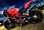 Chân dài Việt "chất" cùng Ducati