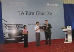 Hoàng Hà mua xe Mercedes xịn phục vụ khách VIP