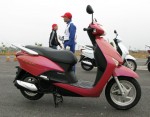 Honda lên tiếng về việc tăng giá xe Lead 2011