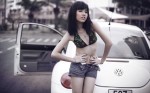 Khởi sắc bikini cùng xe Wolsvagen