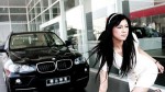 Thiếu nữ cuốn hút cùng BMW